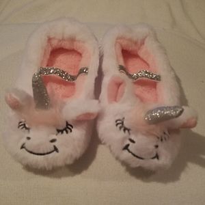 NWOT (2/$15) Unicorn slippers in size 4T/5T